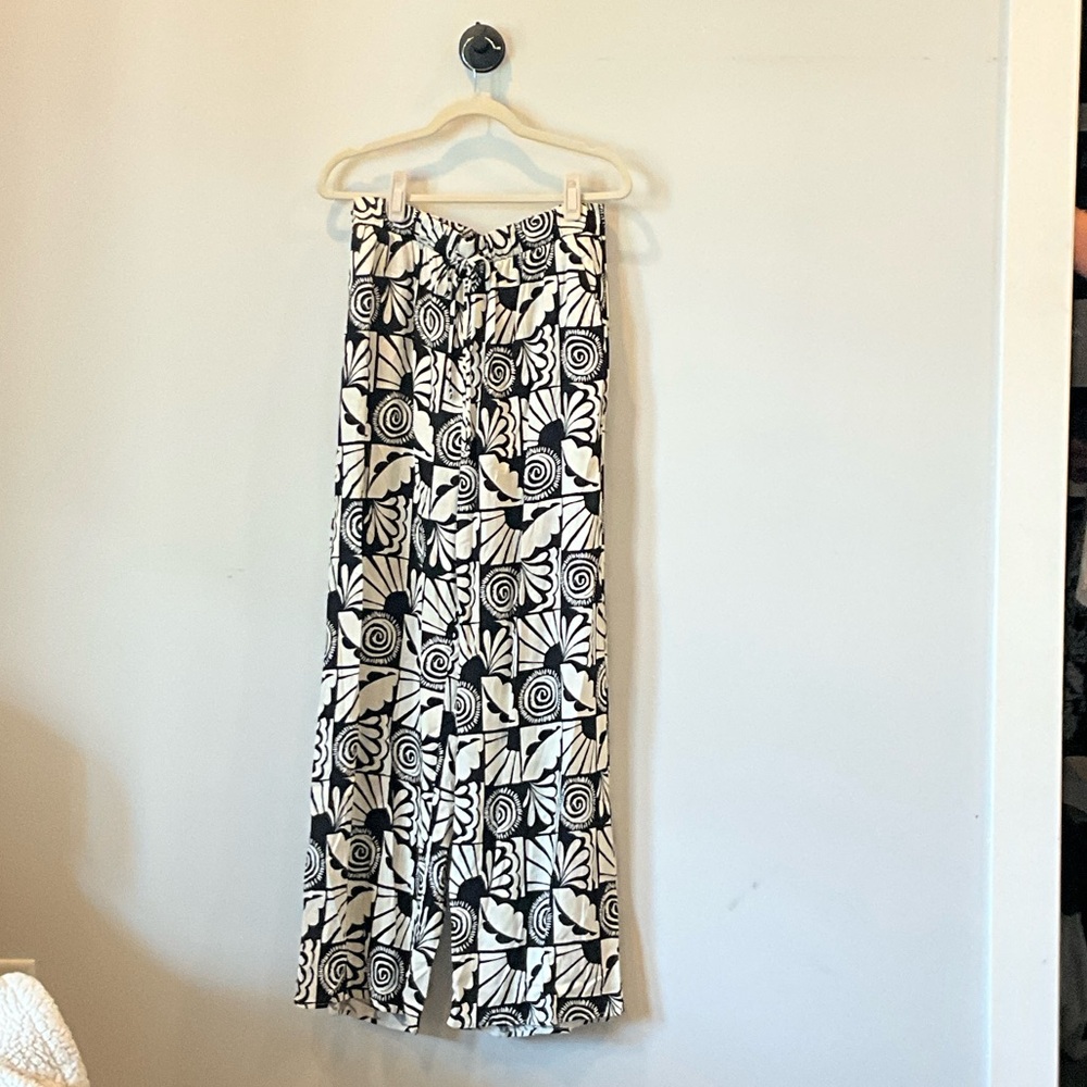 Gilli Black and White Patterned Maxi Dress - Picture 6 of 7
